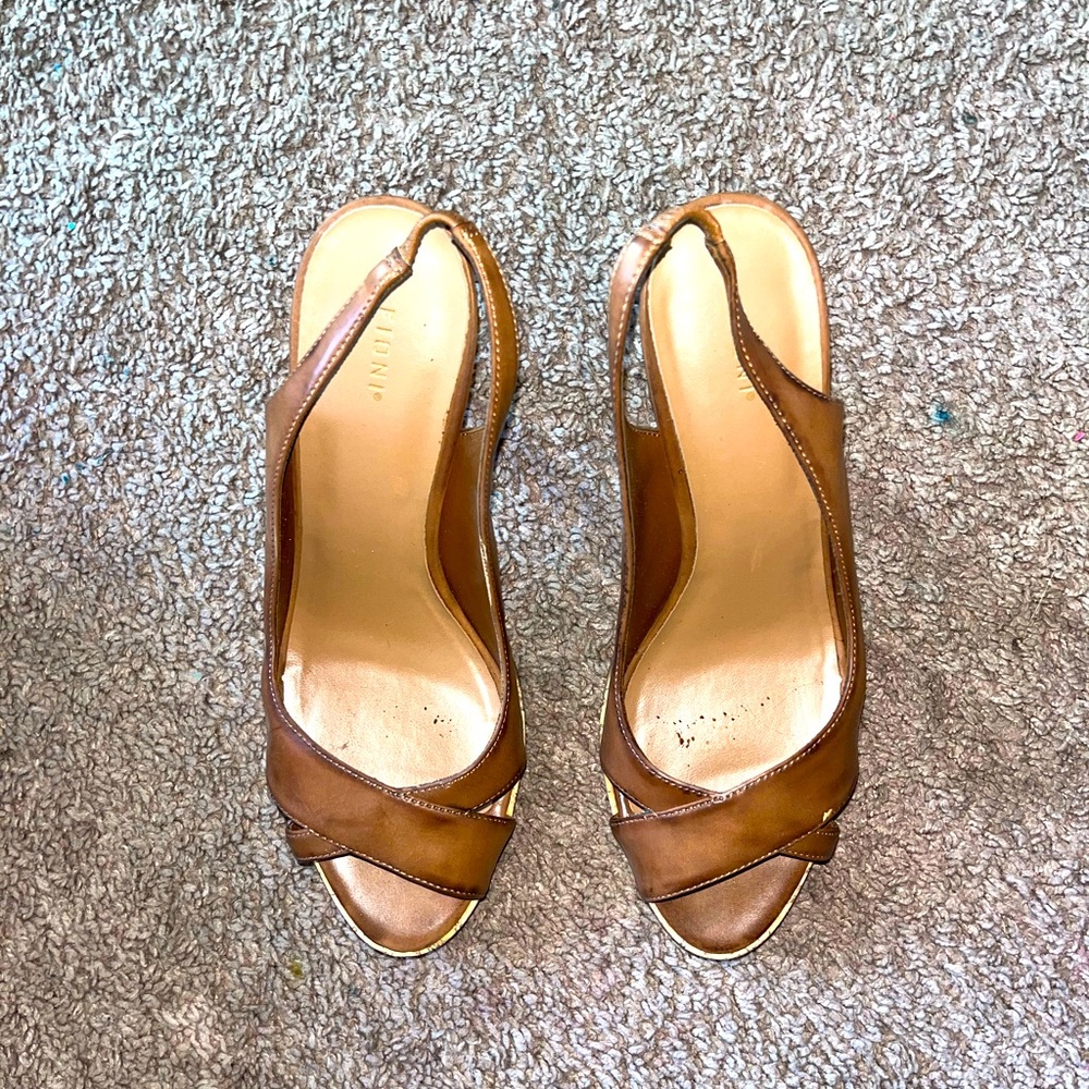 Fioni brown heels